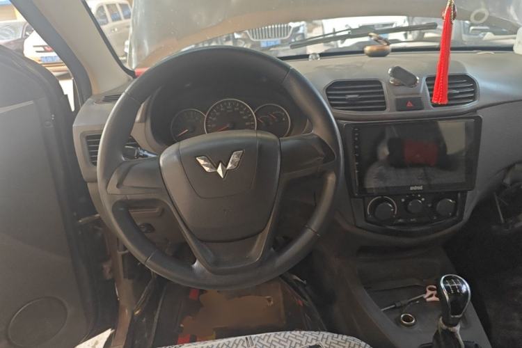 Used Wuling Hongguang 2015 1.2L S Base Model China V Standard Steering Wheel