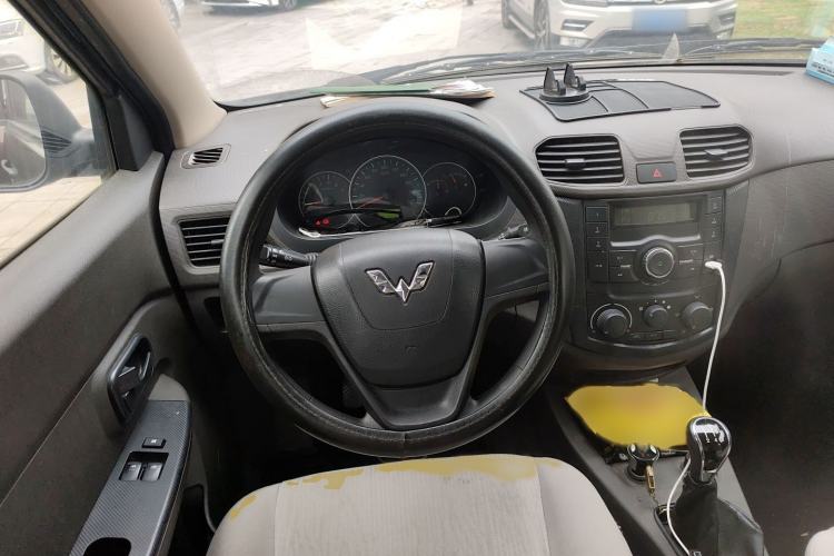 Used Wuling Hongguang 2015 1.2L S Base Model China V Standard Steering Wheel