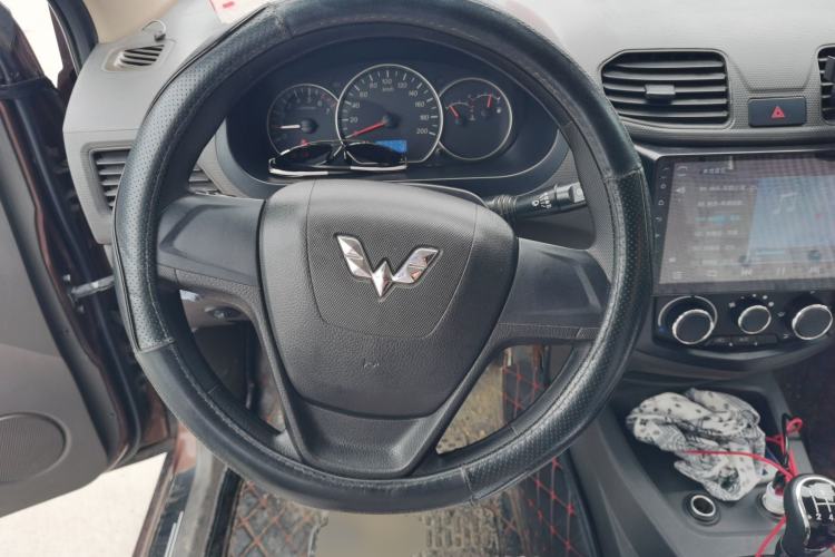 Used Wuling Hongguang 2015 1.5L S1 Standard China V-Emission Standards Steering Wheel