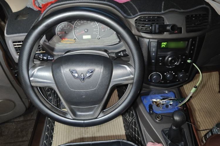 Used Wuling Hongguang 2015 1.5L S Basic Version China V Standard Steering Wheel