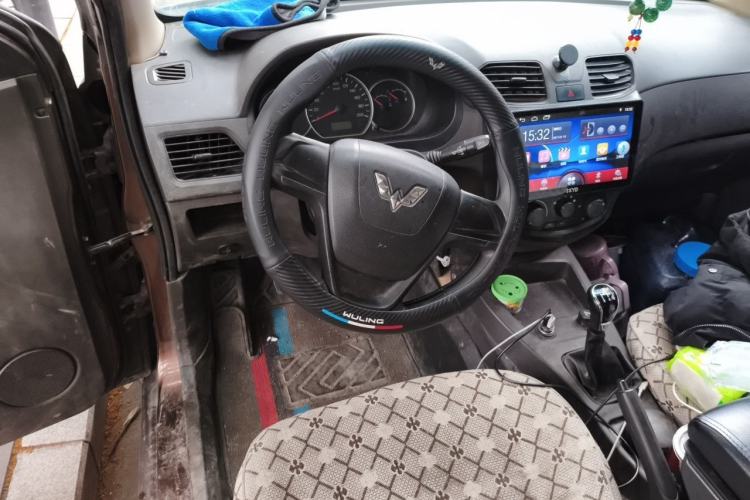 Used Wuling Hongguang 2015 1.5L S Basic Version China V Standard Steering Wheel