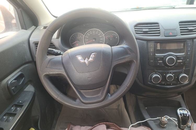 Used Wuling Hongguang 2015 1.5L S Basic Version China V Standard Steering Wheel