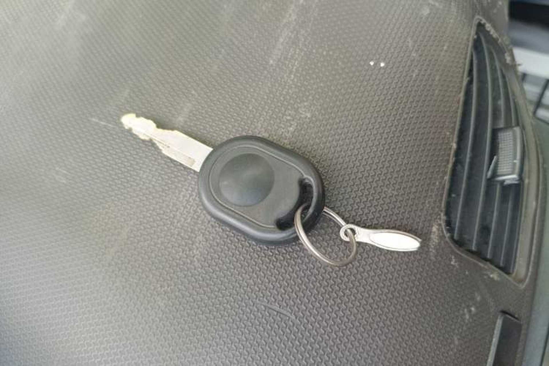 Used Wuling Hongguang 2015 1.5L S Basic Version China V Standard Vehicle Key