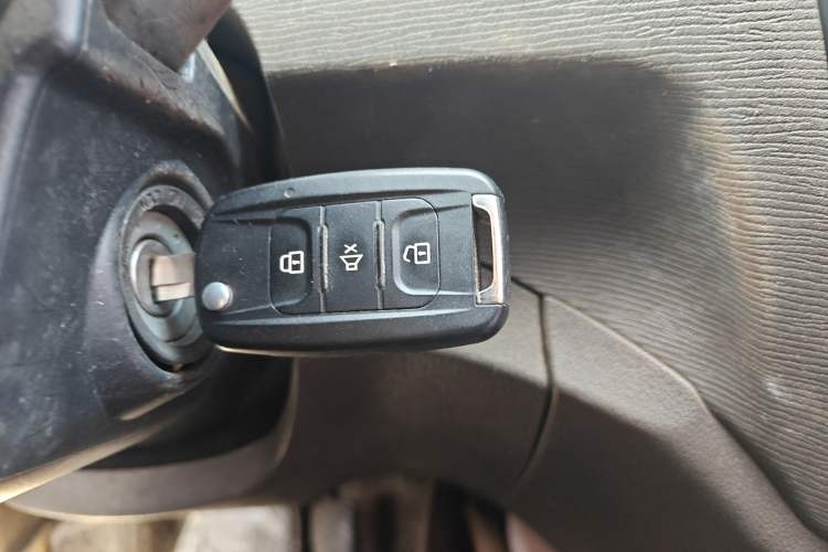 Used Wuling Hongguang 2015 1.5L S Basic Version China V Standard Vehicle Key