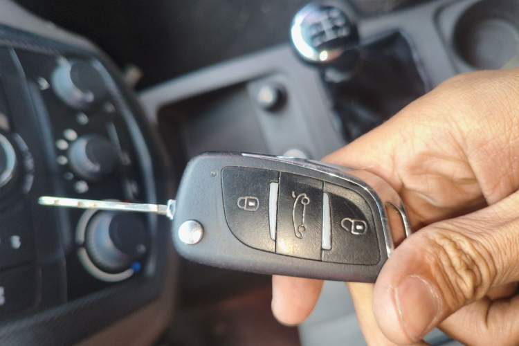 Used Wuling Hongguang 2015 1.2L S Base Model China V Standard Vehicle Key