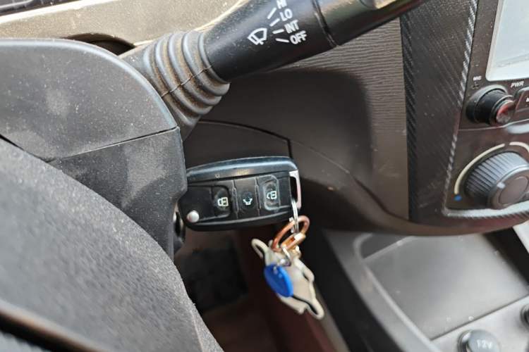 Used Wuling Hongguang 2015 1.2L S Base Model China IV Vehicle Key
