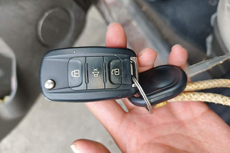 Used Wuling Hongguang 2015 1.2L S Base Model China V Standard Vehicle Key