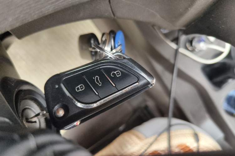 Used Wuling Hongguang 2015 1.2L S Base Model China IV Vehicle Key