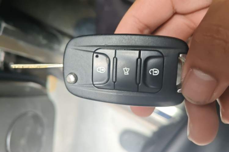 Used Wuling Hongguang 2015 1.5L S Basic Version China V Standard Vehicle Key