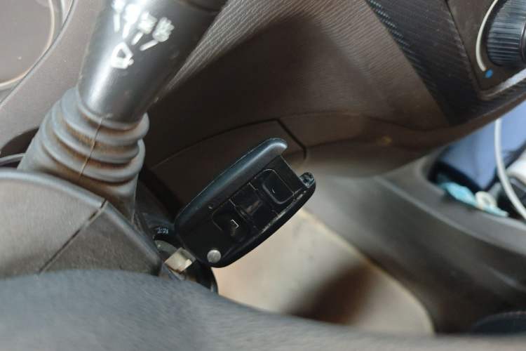 Used Wuling Hongguang 2015 1.2L S Base Model China V Standard Vehicle Key
