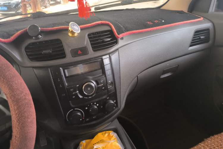 Used Wuling Hongguang 2015 1.5L S Basic Version China V Standard Audio And AC Panel