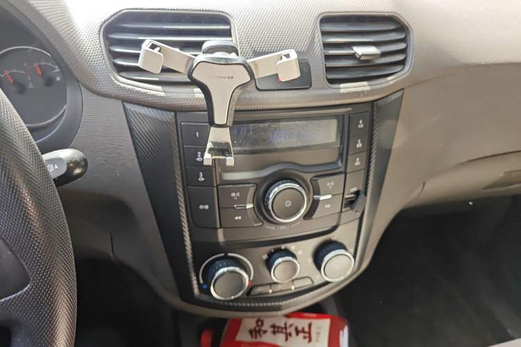 Used Wuling Hongguang 2015 1.5L S Base Model China IV Audio And AC Panel