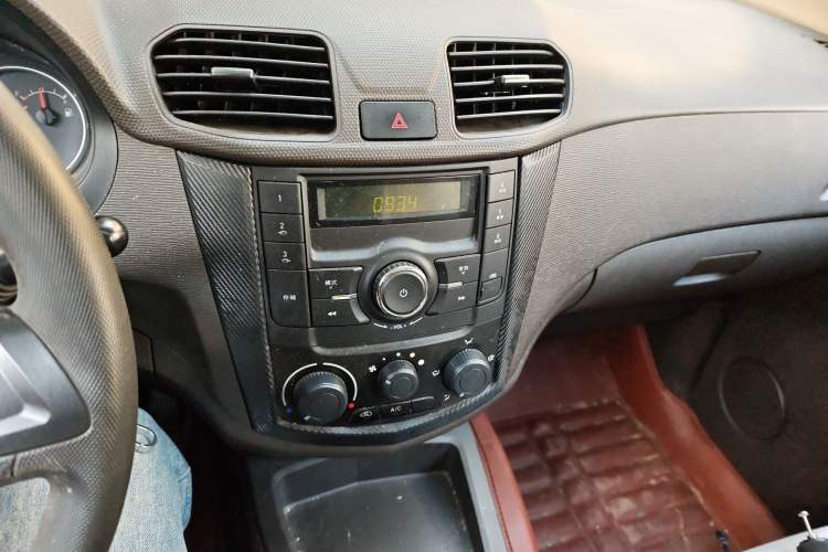 Used Wuling Hongguang 2015 1.5L S Basic Version China V Standard Audio And AC Panel