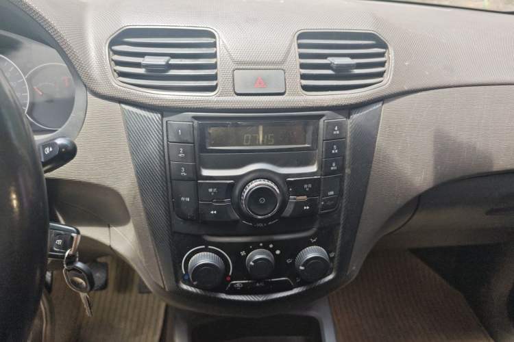 Used Wuling Hongguang 2015 1.2L S Base Model China V Standard Audio And AC Panel