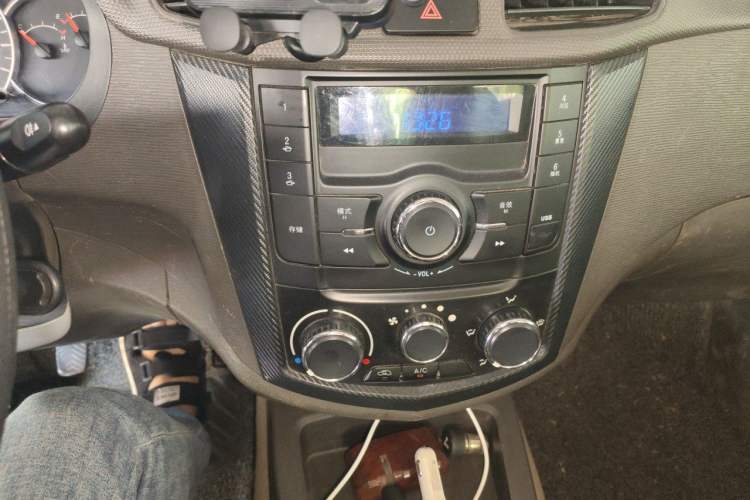 Used Wuling Hongguang 2015 1.5L S Base Model China IV Audio And AC Panel