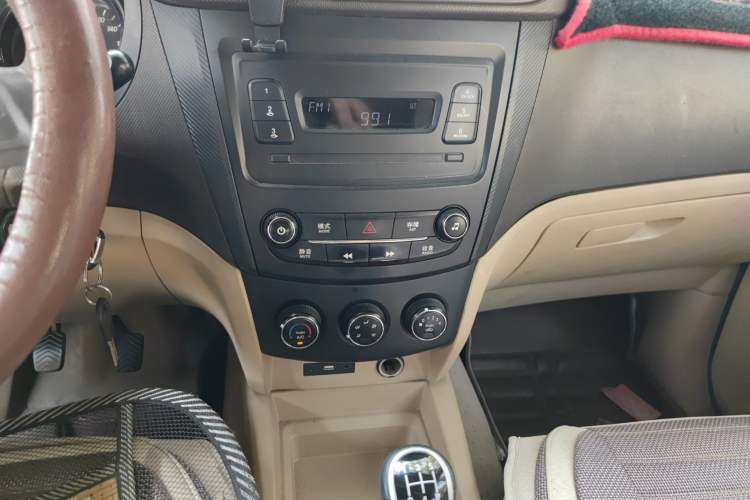 Used Wuling Hongguang 2015 1.5L S1 Standard China V-Emission Standards Audio And AC Panel