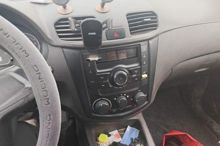 Used Wuling Hongguang 2015 1.2L S Base Model China V Standard Audio And AC Panel