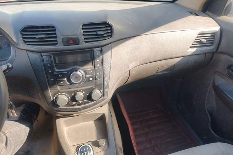Used Wuling Hongguang 2015 1.5L S Base Model China IV Audio And AC Panel