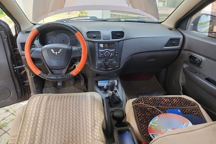 Used Wuling Hongguang 2015 1.2L S Base Model China V Standard Center Console