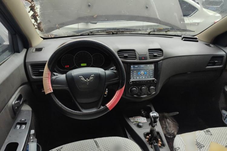Used Wuling Hongguang 2015 1.5L S Basic Version China V Standard Center Console