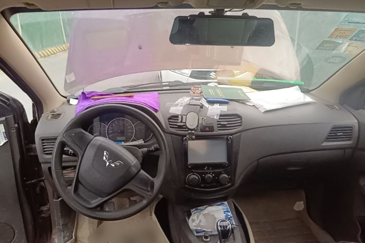 Used Wuling Hongguang 2015 1.2L S Base Model China V Standard Center Console