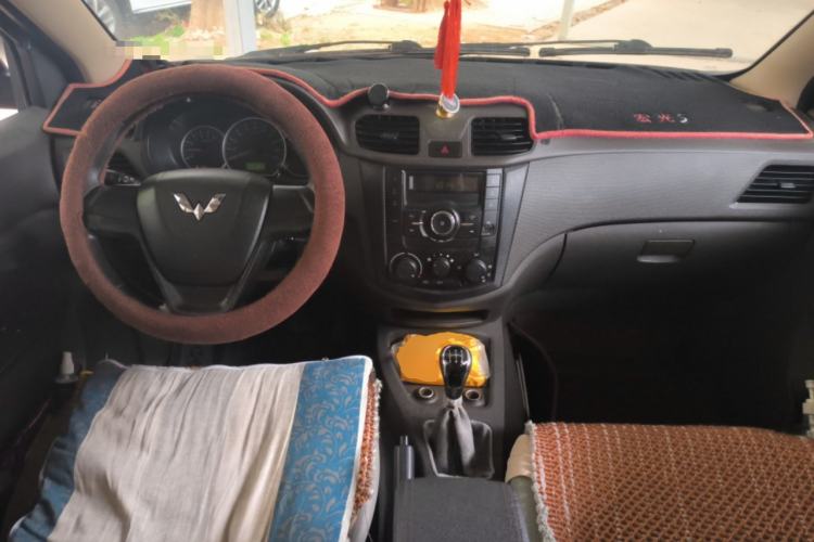 Used Wuling Hongguang 2015 1.5L S Basic Version China V Standard Center Console