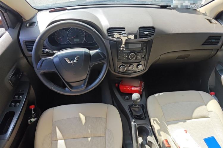 Used Wuling Hongguang 2015 1.5L S Base Model China IV Center Console