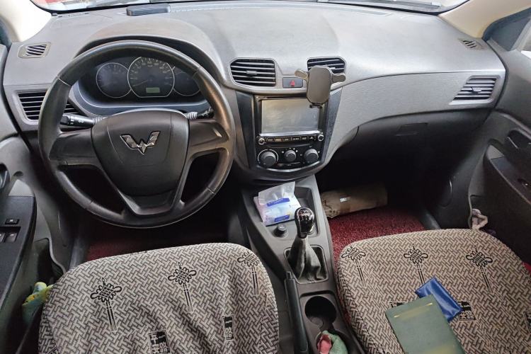 Used Wuling Hongguang 2015 1.5L S Base Model China IV Center Console