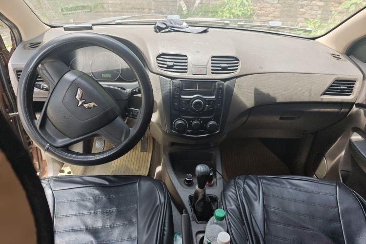 Used Wuling Hongguang 2015 1.2L S Base Model China V Standard Center Console