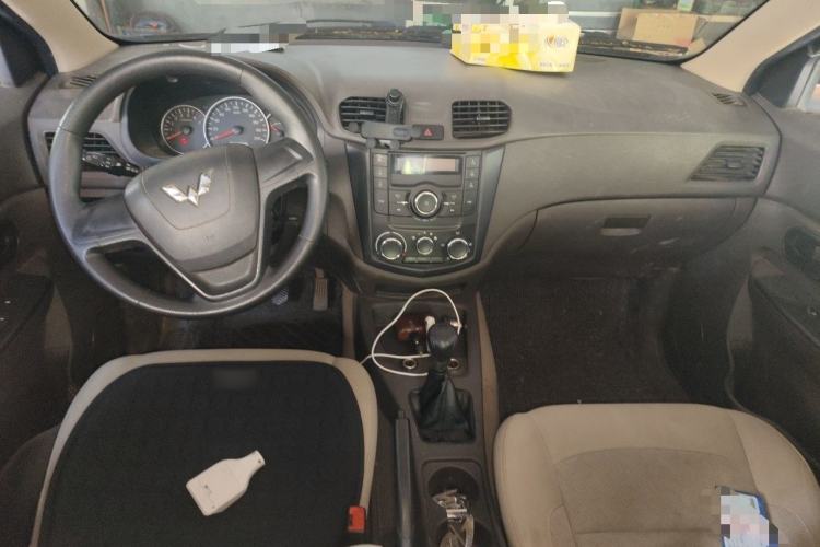 Used Wuling Hongguang 2015 1.5L S Base Model China IV Center Console