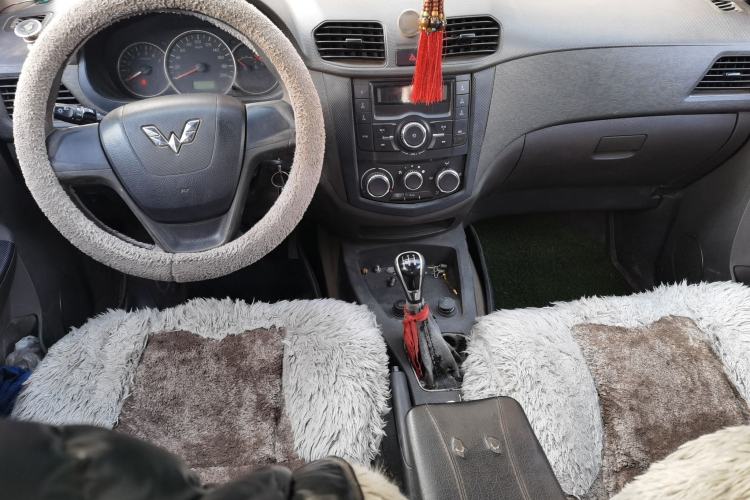 Used Wuling Hongguang 2015 1.5L S Basic Version China V Standard Center Console