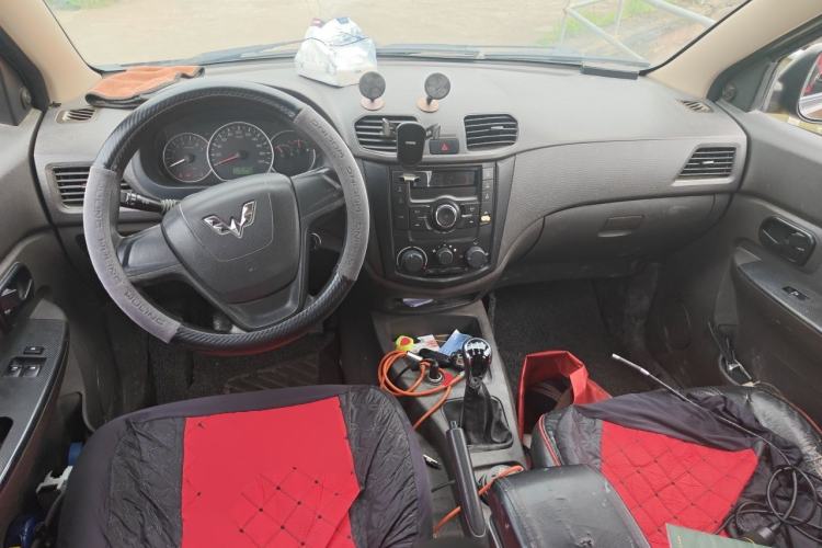 Used Wuling Hongguang 2015 1.2L S Base Model China V Standard Center Console