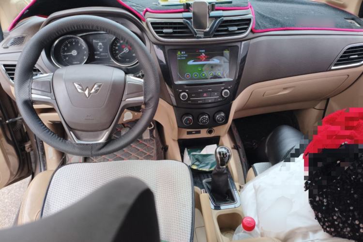 Used Wuling Hongguang 2015 1.5L S1 Comfort China V Standard Center Console