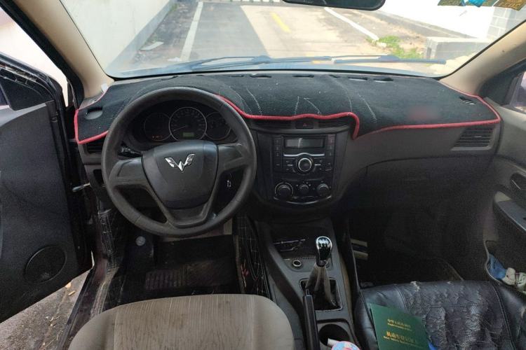 Used Wuling Hongguang 2015 1.2L S Base Model China V Standard Center Console