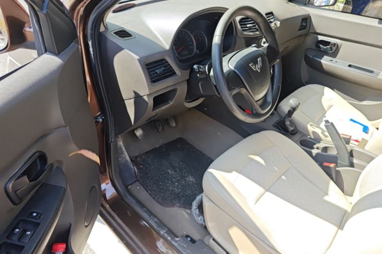 Used Wuling Hongguang 2015 1.5L S Base Model China IV Driver Seat