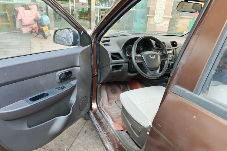 Used Wuling Hongguang 2015 1.5L S Basic Version China V Standard Driver Seat