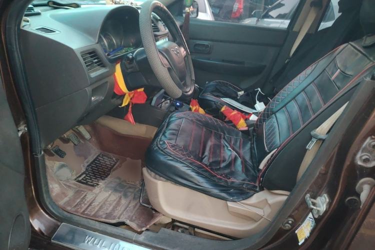 Used Wuling Hongguang 2015 1.2L S Base Model China V Standard Driver Seat