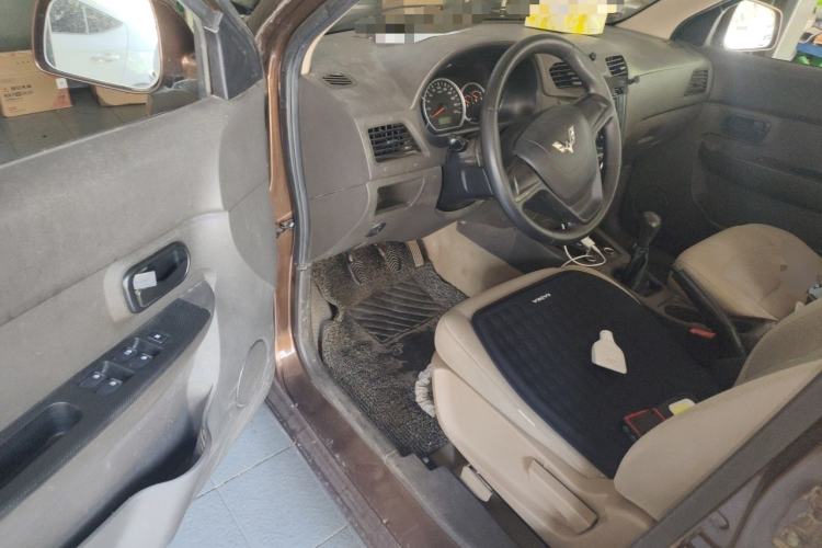 Used Wuling Hongguang 2015 1.5L S Base Model China IV Driver Seat