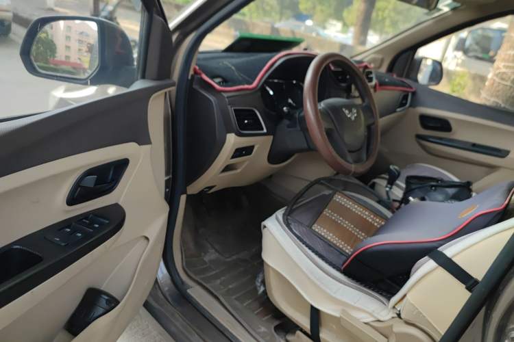 Used Wuling Hongguang 2015 1.5L S1 Standard China V-Emission Standards Driver Seat