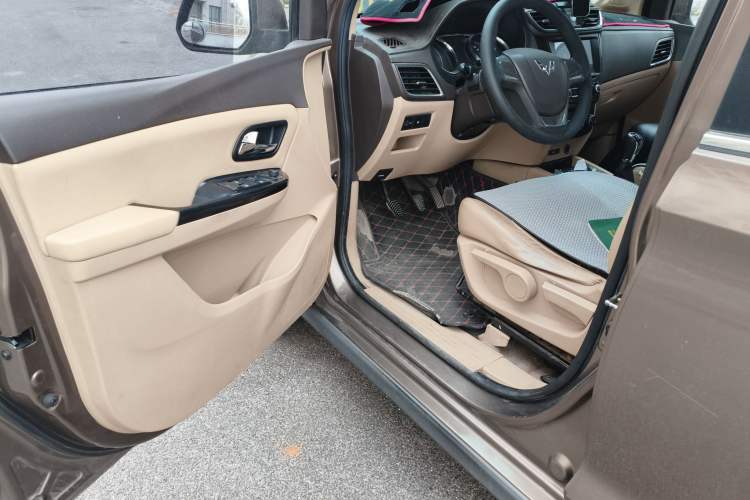 Used Wuling Hongguang 2015 1.5L S1 Comfort China V Standard Driver Seat