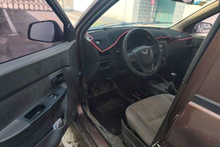 Used Wuling Hongguang 2015 1.2L S Base Model China V Standard Driver Seat