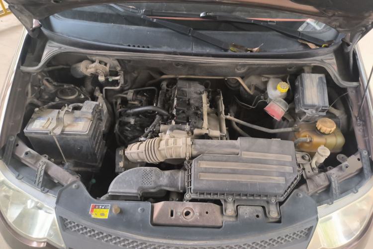 Used Wuling Hongguang 2015 1.5L S Basic Version China V Standard Engine Bay