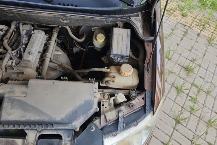 Used Wuling Hongguang 2015 1.2L S Base Model China V Standard Engine Bay Left