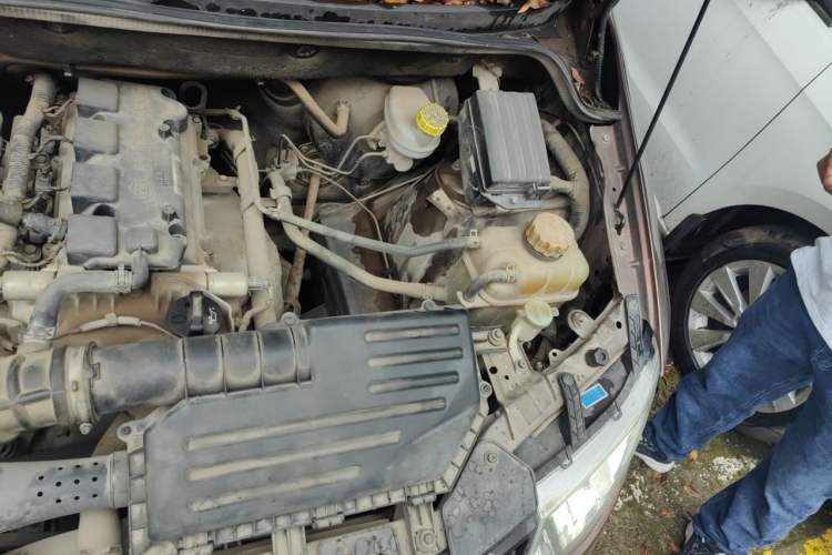 Used Wuling Hongguang 2015 1.5L S Basic Version China V Standard Engine Bay Left