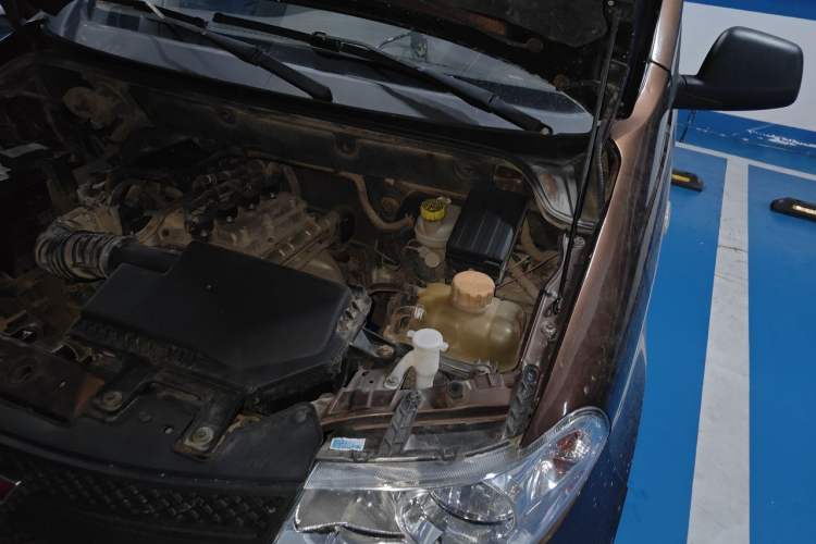 Used Wuling Hongguang 2015 1.2L S Base Model China IV Engine Bay Left