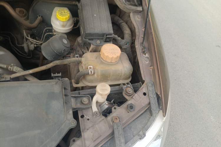 Used Wuling Hongguang 2015 1.2L S Base Model China V Standard Engine Bay Left