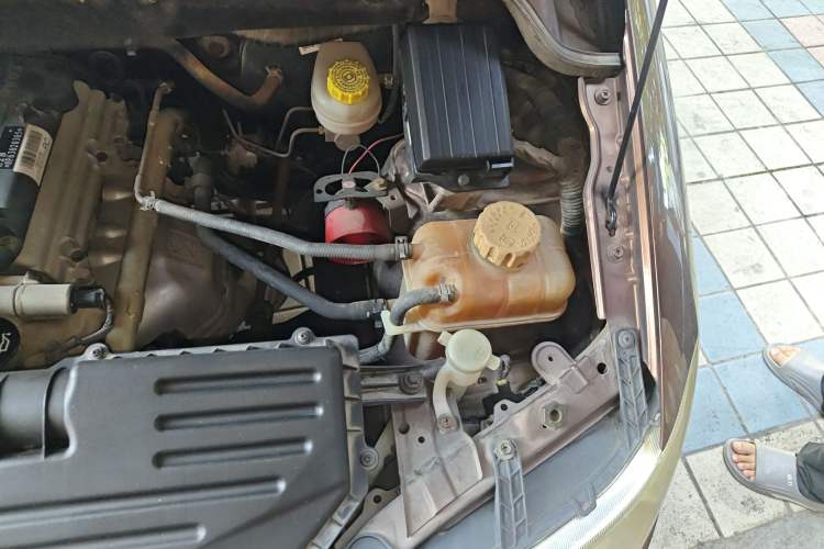 Used Wuling Hongguang 2015 1.5L S Base Model China IV Engine Bay Left
