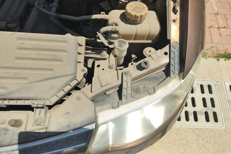 Used Wuling Hongguang 2015 1.5L S Base Model China IV Engine Bay Left