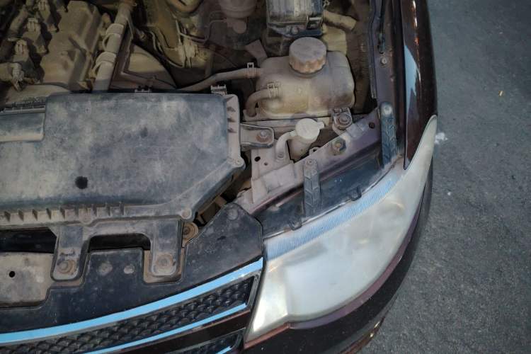 Used Wuling Hongguang 2015 1.2L S Base Model China V Standard Engine Bay Left