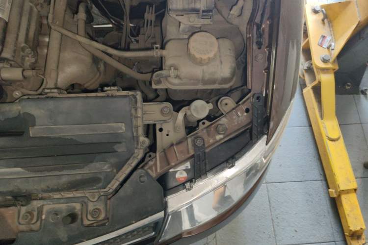 Used Wuling Hongguang 2015 1.5L S Base Model China IV Engine Bay Left